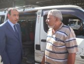 محافظ سوهاج يتفقد موقف طهطا ويوجه بتحقيق الانضباط داخل المواقف