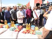 محافظ الوادى الجديد تشهد تدشين «قافلة الخير» بمزرعة جمعية خيرية بالداخلة