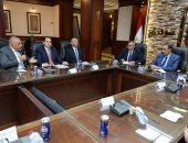محافظ سوهاج يلتقي أعضاء مجلس الشيوخ.. ويؤكد على سرعة الاستجابة للمواطنين 