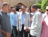 محافظ سوهاج يستمع إلى مطالب المواطنين واحتياجاتهم