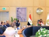وزيرة التنمية المحلية والبيئة تبحث حماية الطيور المهاجرة وتنظيم الصيد