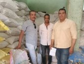 ضبط كمية من المواد الغذائية مجهولة المصدر بطما فى سوهاج