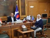 محافظ السويس يتابع طلبات المواطنين ويوجه بسرعة إنهاء إجراءات صرف معاش مواطنة