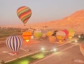 أجواء السعادة تنعش قلوب السائحين في رحلات البالون الطائر بعد توقف 3 شهور ونصف.. "اليوم السابع" يرصد بهجة الأجانب والعاملين في الموسم الشتوى.. وتحليق 100 رحلة أقلت أكثر من 2700 سائح من حول العالم في أول 3 أيام