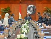 وزير الاستثمار والتجارة الخارجية يلتقي الرئيس التنفيذي لمجموعة «الفطيم» 