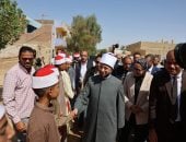 وزير الأوقاف ومحافظ الوادي الجديد يفتتحان مسجد عمر بن عبد العزيز بقرية المنيرة