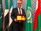 تكريم سمير عمر وعدد من رموز العمل العربى فى ملتقى القيادات العربية الشابة