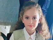 إسراء الهسي طفلة غزة الموهوبة عشقت الرسم والطين وحلمت بالمدرسة.. كانت تصلي الضحى وتلعب مع دميتها داخل الخيمة قبل أن يخطفها رصاص الاحتلال من بين ألعابها.. استشهاد والدتها بعد 24 ساعة فقط دون أن تعلم برحيل البنت