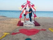 قصص حب سائحين على شواطئ البحر الأحمر.. خواتم زواج وحفلات زفاف