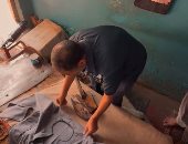 عم إبراهيم المكوجي: طول ما الناس بتلبس المهنة مش هتنتهي