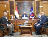 محافظ السويس يستقبل مدير الطب البيطري الجديد 