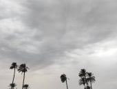 غيوم سوداء كثيفة وتوقعات بسقوط أمطار حالة الطقس اليوم بسوهاج.. فيديو