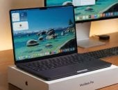 MacBook Pro جديد من أبل .. شاشة OLED وتصميم أنحف وأخف  