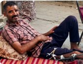 نجا من قصف إسرائيلى لخيام النازحين بغزة أسفر عن 12 شهيدا.. الفلسطينى محمود أبو ندى خرج من الحرب بجسد مثقل بإصابات في الرأس والصدر واليد والقدم.. وينتظر السفر لإجراء زراعة جمجمة وعظم في قدمه واستكمال رحلة العلاج