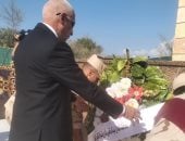 محافظ شمال سيناء يضع إكليل زهور على قبر الجندى المجهول فى ذكرى نصر أكتوبر.. فيديو