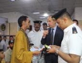مدير أمن سوهاج يتفقد التشغيل التجريبي لمنظومة الشباك الواحد بالمرور.. صور