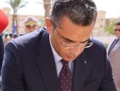محافظ البحر الأحمر يضع إكليل الزهور على النصب التذكاري فى ذكرى نصر أكتوبر