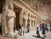 مصر عبقرية المكان.. لقطات من استمتاع سياح العالم بجماليات الحضارة