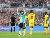توقف مباراة الأرجنتين ضد بنين لتحية ميسي في الدقيقة 10.. فيديو