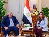 وزيرة التنمية المحلية تتابع مع محافظ مطروح تطوير منظومة النظافة وملفات التصالح