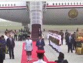 الرئيس السيسى يصل كوالالمبور ورئيس وزراء ماليزيا فى استقباله.. فيديو