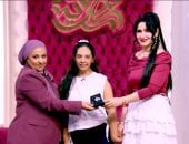 برنامج «جوهرة مصرية» يهدي والدة فرح بطلة من ذوى الهمم قلادة ذهبية