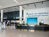 استشهاد 3 سعوديين وإصابة آخرين من جنسيات مختلفة فى استهداف مطار الملك خالد بالرياض.. عودة حركة الطيران لطبيعتها.. وأضرار مادية فى روضة أطفال.. والتحالف: دمرنا 3 منصات إطلاق صواريخ حوثية تهدد الأمن الإقليمى