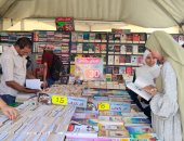 إقبال كبير على أجنحة سور الأزبكية والنبى دانيال بمعرض دمنهور للكتاب.. فيديو