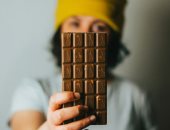 مش لازم تاكلها.. دراسة تكشف تأثير رائحة الشوكولاتة فى تحسين الأداء الرياضى