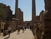 تحسن حالة الطقس بالأقصر تجذب الأفواج السياحية لزيارة المعالم الأثرية.. صور