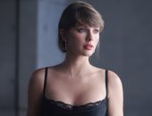 تايلور سويفت تضىء لوس أنجلوس فى حفل تكريم صناع السينما العالمية