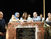 وزيرة التنمية المحلية ومحافظ الوادى الجديد يضعون حجر أساس مجمع التمور بالداخلة