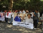 المحتجون امام السفارة الهولندية بالقاهرة:لماذا تصمت هولندا على تحركات الإرهابى أنس حبيب وشقيقه أمام سفارتنا فى امستردام؟ 