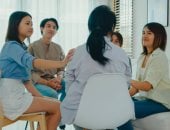 كلمة بدافع الفضول ممكن تجرح.. كيف تتعامل مع شخص يعانى اضطرابا نفسيا؟