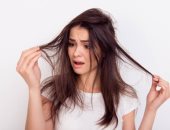 شعرك بيطول لكن مقصف؟.. 6 عادات يومية قد تكون السبب