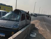 إصابة 5 أشخاص بحادث تصادم سيارتين أعلى كوبرى بنها بمفارق المنصورة
