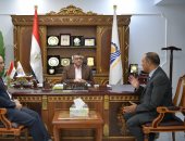 محافظ قنا يستقبل رئيس شركة مياه الشرب الجديد لبحث تطوير الخدمات بالمحافظة