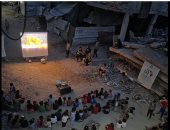 "بين شاشات الأحلام ومخيمات النزوح".. سينما الأجنحة الصغيرة تحاول إعادة الضحكة إلى أطفال غزة وسط أهوال الحرب.. تحاول انتزاع ضحكاتهم من بين الركام ومحو آثار الخوف لساعات وتفتح نافذة للفرح وسط مشاهد الدمار والفقد