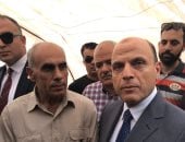 مكتشف تمثال رمسيس: أنا زارع الأرض خيار.. والمحافظ يمازحه: الخيار بيجيب آثار