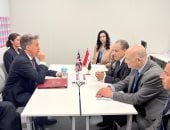وزيرا خارجية مصر وبريطانيا يدعوان إلى وقف الاعتداءات على السعودية فورا