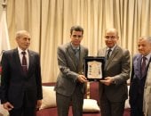 محافظ المنيا يبحث تعزيز التعاون مع النيابة الإدارية لترسيخ الانضباط الإدارى
