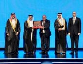 البحرين تكرّم السفير عمرو رمضان خلال افتتاح المنتدى الحكومي لمكافحة الاتجار بالبشر