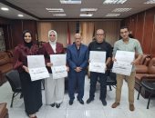 مدير تعليم سوهاج يكرم مديرى المدارس تقديرا لجهودهم فى تطبيق أنشطة «التوكاتسو»