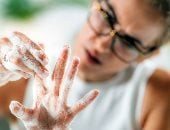 اليوم العالمى لغسل اليدين.. إزاى تتخلص من وسواس تنظيف اليدين؟