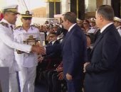 هدية تذكارية للرئيس السيسى فى حفل تخريج دفعة جديدة بأكاديمية الشرطة