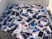 هواتف آيفون وعطور فاخرة تسبح فى مياه هرمز.. اعرف القصة «فيديو»