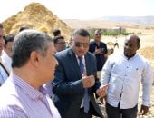 محافظ قنا يتابع تنفيذ المحطة الوسيطة بالمحروسة لدعم منظومة النظافة