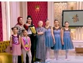 هبة عبد الفتاح تهدي مدربات الباليه ولاعباته درع الموهوبين فى جوهرة مصرية