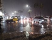 سقوط أمطار غزيرة بالإسكندرية وانخفاض كبير فى درجات الحرارة.. فيديو وصور