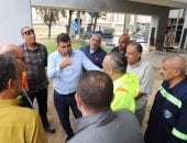 الصرف الصحى بالإسكندرية: فرق الطوارئ بالشارع لكسح مياه الأمطار أولًا بأول